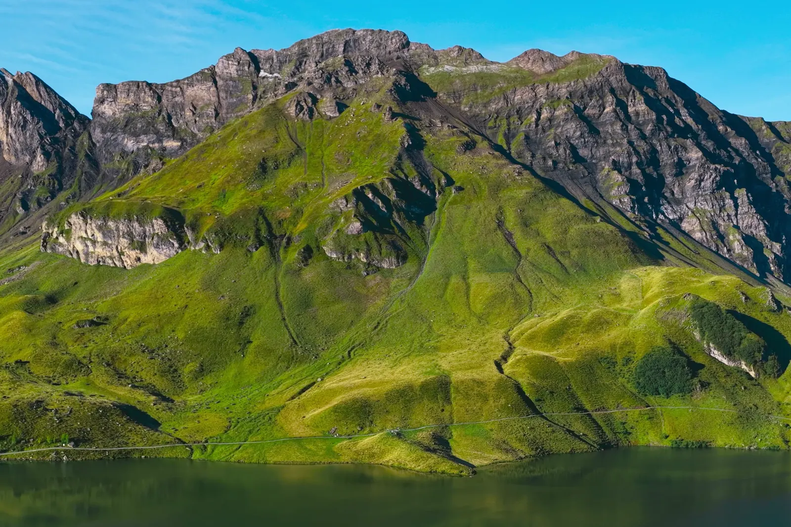 Berge und Bergsee in Obwalden, Zentralschweiz