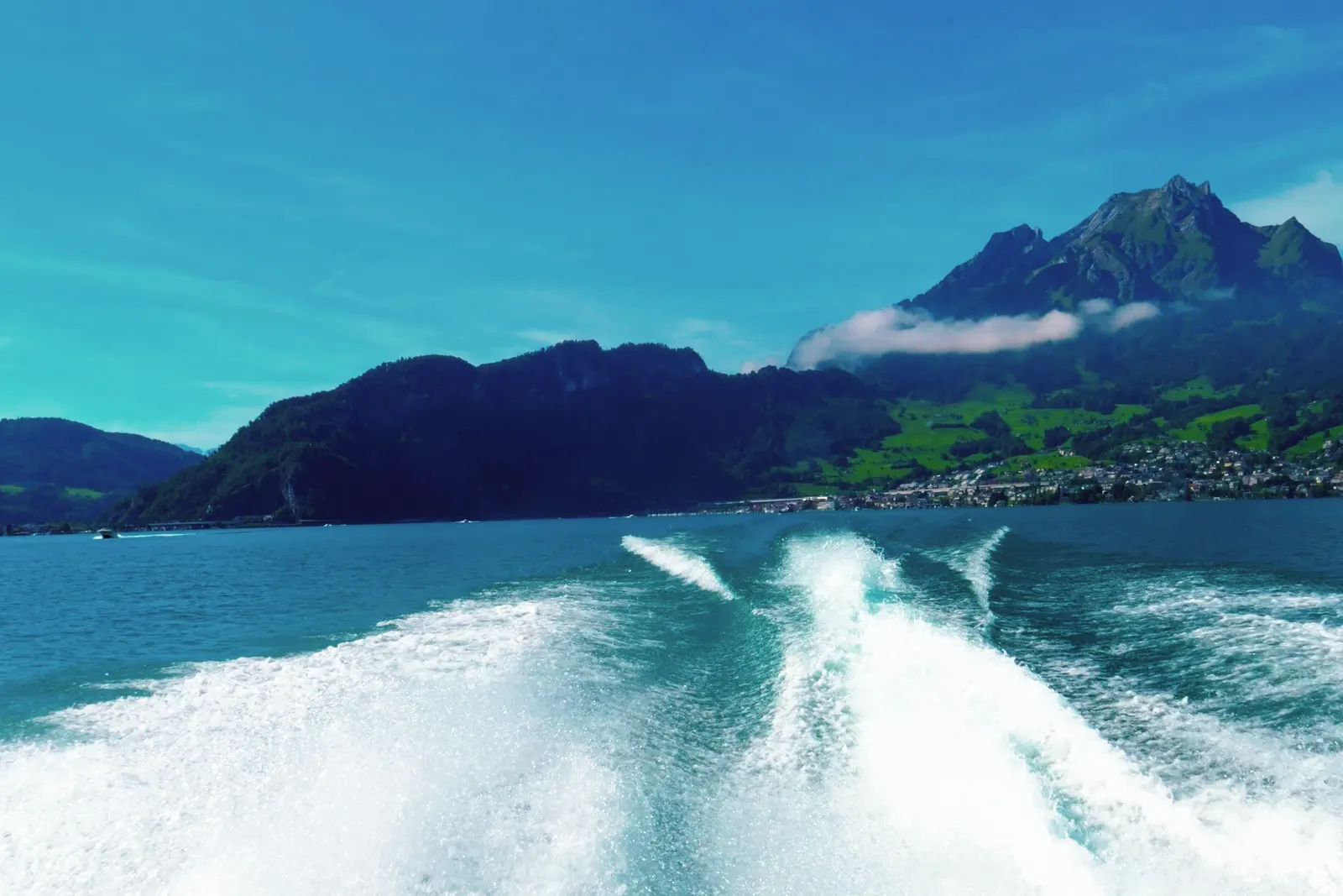 Auf dem Vierwaldstättersee, im Hintergrund der Pilatus