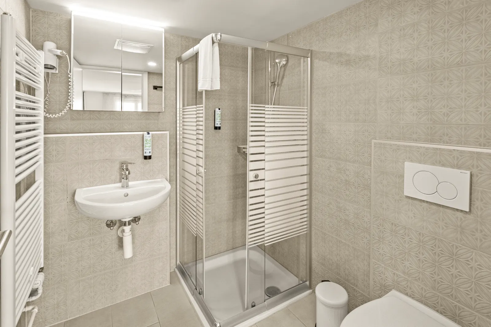 Doppelzimmer Standard, Berg & Berg Hellbühl, Bild 7