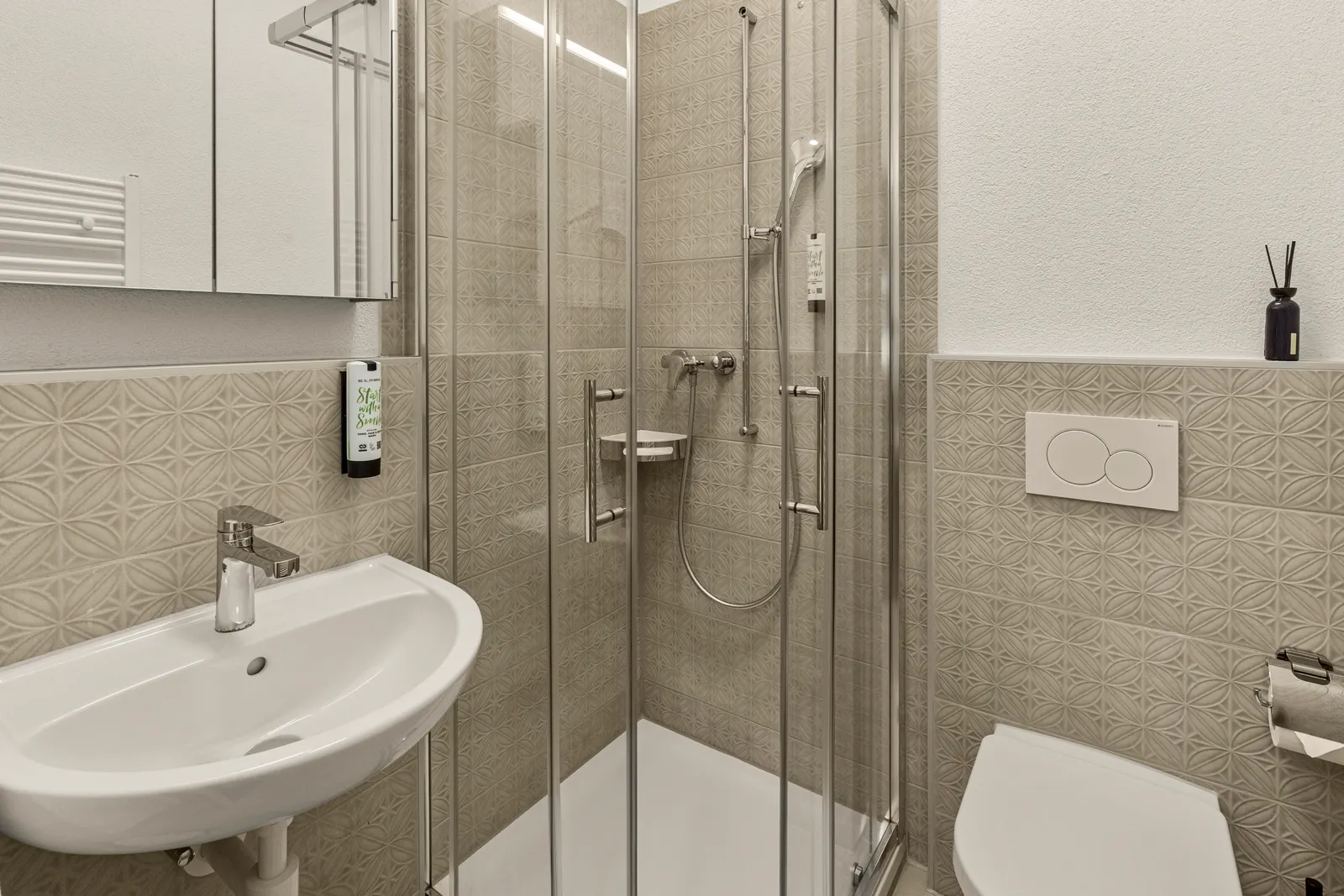 Einzelzimmer Standard, Berg & Berg Hellbühl, Bild 8