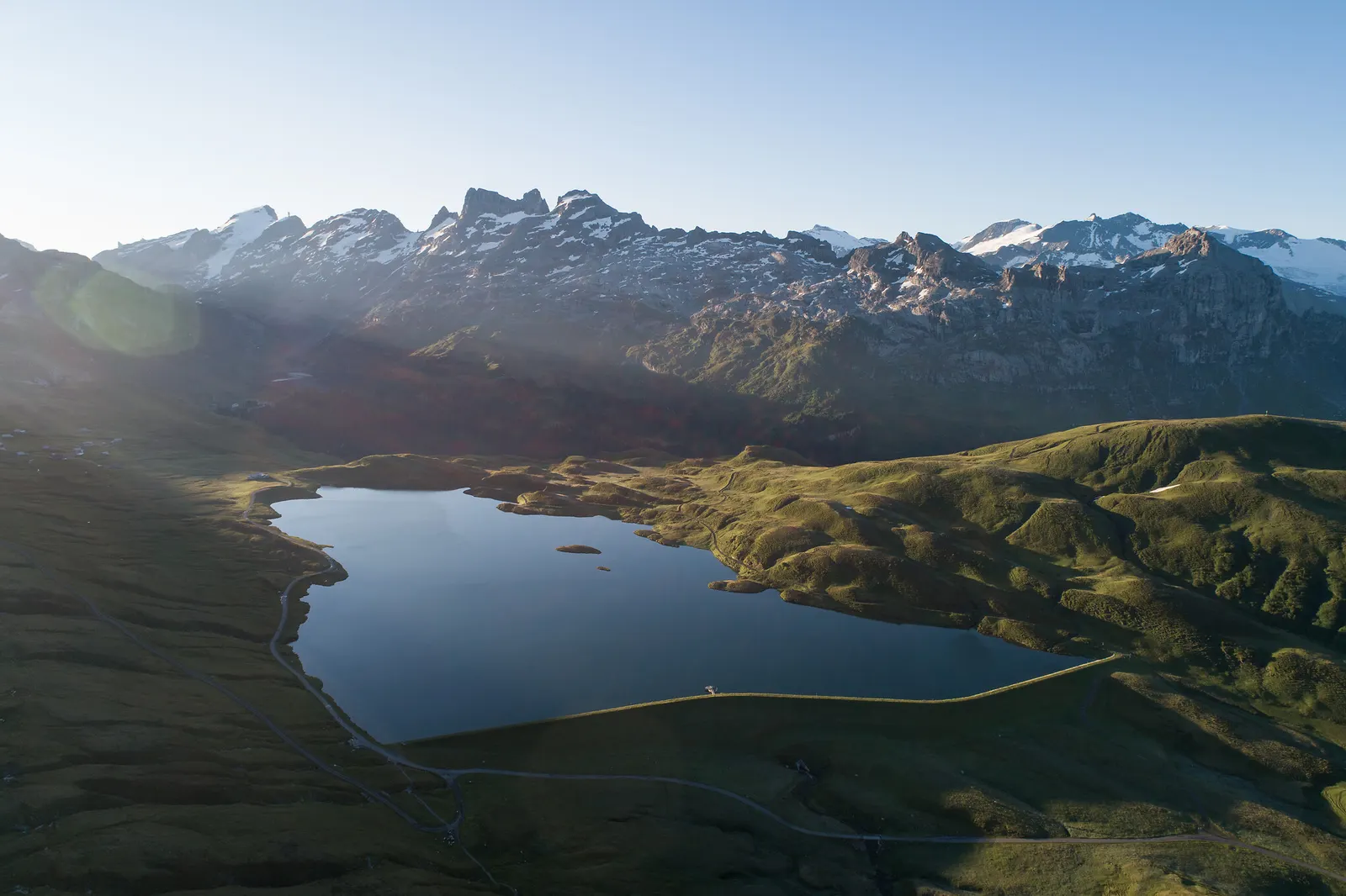 Tannensee auf dem Hochplateau Melchsee-Frutt im Sommer